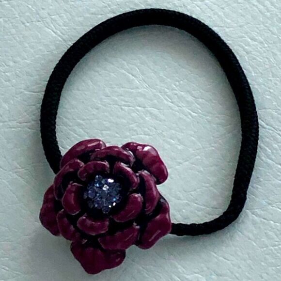 RHINESTONE AND METAL FLOWERED ELASTIC PONYTAIL HOLDER - Picture 5 of 12